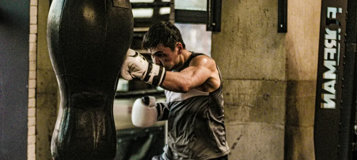 Jak dobrać rękawice MMA do treningu?