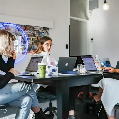 Rebranding firmy – Kiedy to najlepszy moment na zmianę wizerunku?