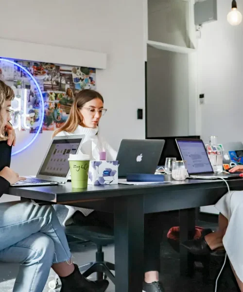 Rebranding firmy – Kiedy to najlepszy moment na zmianę wizerunku?