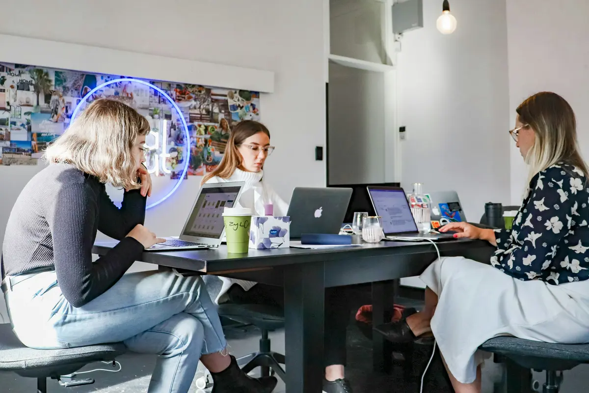 Rebranding firmy – Kiedy to najlepszy moment na zmianę wizerunku?
